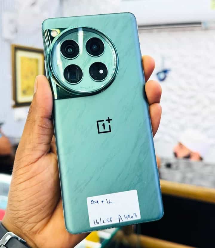 OnePlus 12 5G with 120X Zoom Camera and Snapdragon 8 Gen 3 Processor